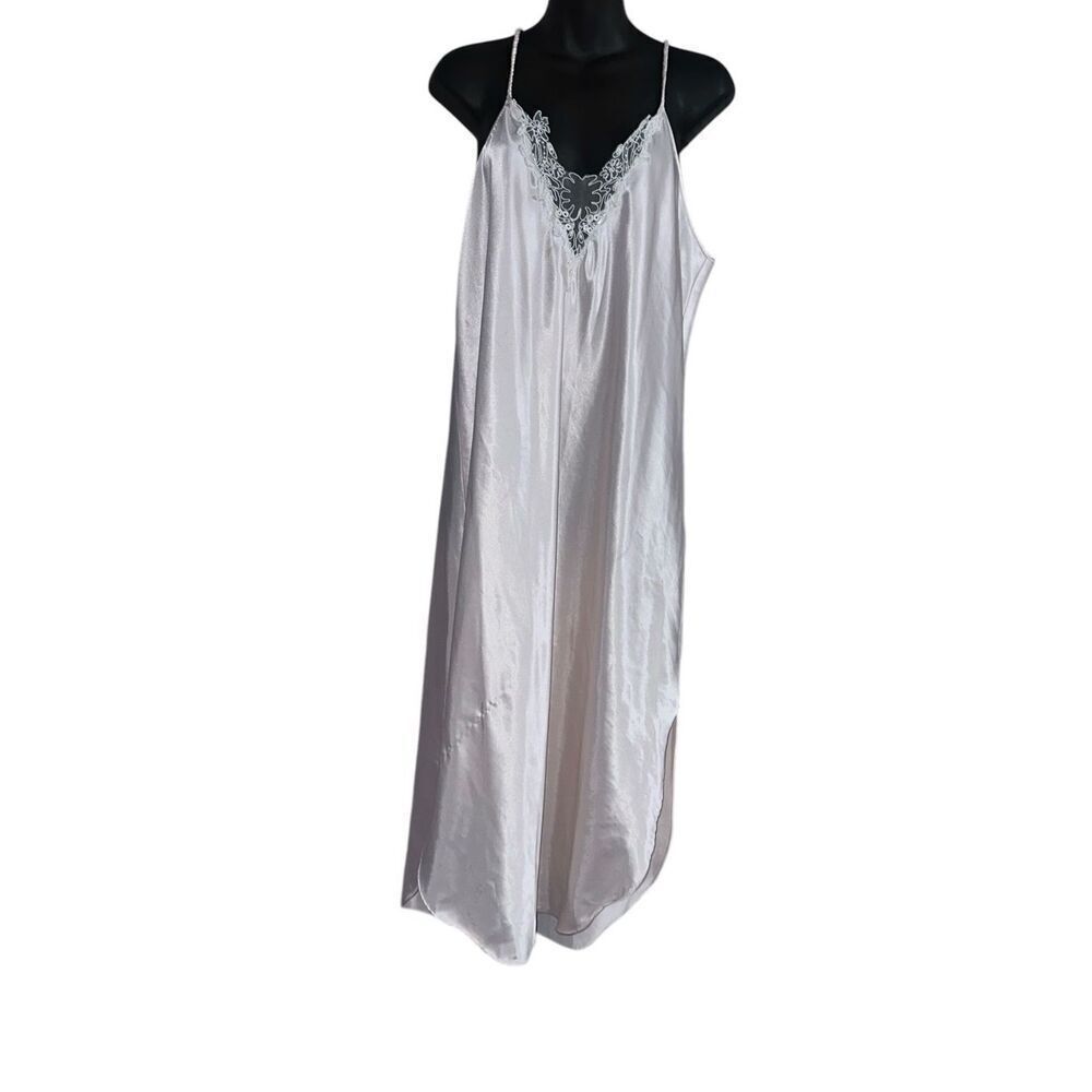 Beautiful women Vintage Intimo Amore Vintage CREAM/WHITE Satin Negligee Floral P